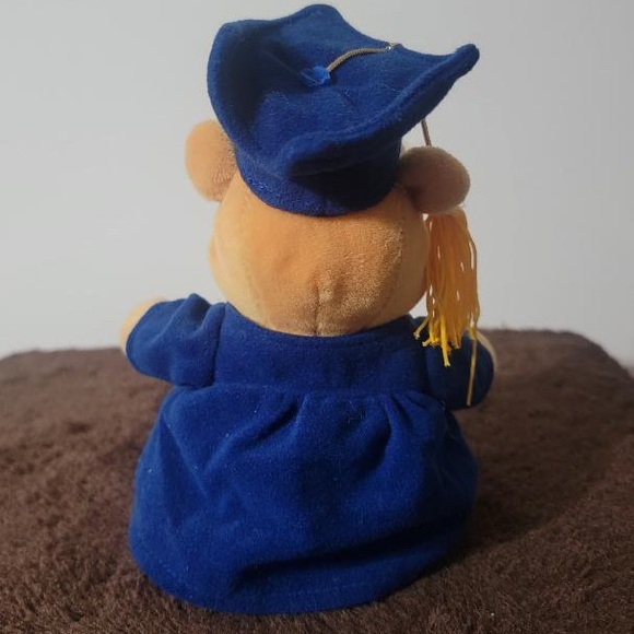 Winnie the Pooh Graduation Vintage Cap and Gown Plush - Small - Picture 3 of 4